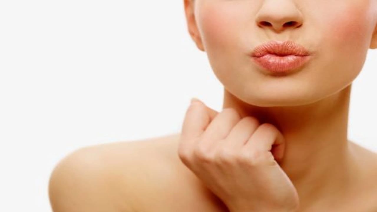Membuat Bibir Lembut dan Berwarna Secara Alami